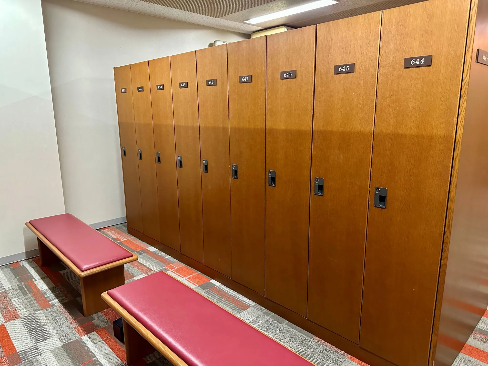 ロッカールーム1